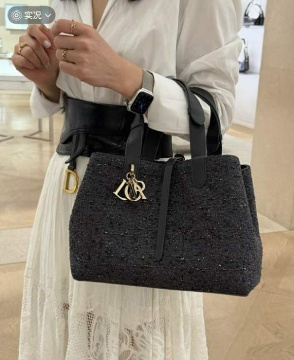 Picture of Dior Handbags _SKUfw239329037fw